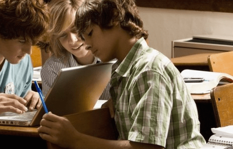 Scuola e insegnamento dei segreti della comunicazione digitale