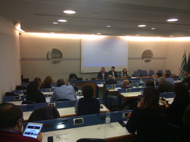 Giovanna Ventura - Segretario Confederale Cisl Dipartimento delle politiche organizzative e Prof. Americo Bazzoffia - Docente universitario esperto in strategie e tecniche di comunicazione web al Convegno organizzato dalla CISL Nazionale 