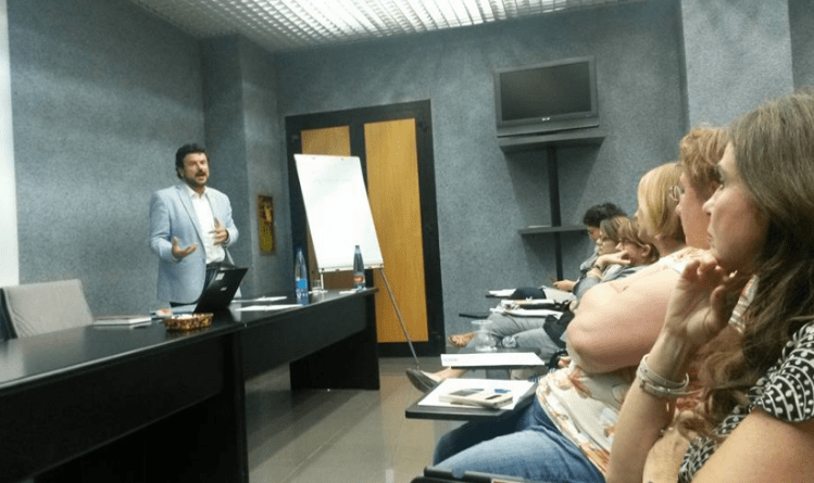 Seminario sulla Comunicazione aziendale “Pubbliche relazioni, Uffici stampa e Campagne di visibilità. Le strategie di comunicazione indispensabili per il tuo business” con la partecipazione straordinaria del prof. Americo Bazzoffia mercoledì 5 luglio 2017 - Sala Europa del BV Oly Hotel - Roma Eur