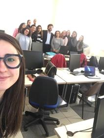 Selfie di giovani esperti di Blogger communication e web marketing mentre vengono formati dal prof. Americo Bazzoffia presso Università LUMSA di Roma 