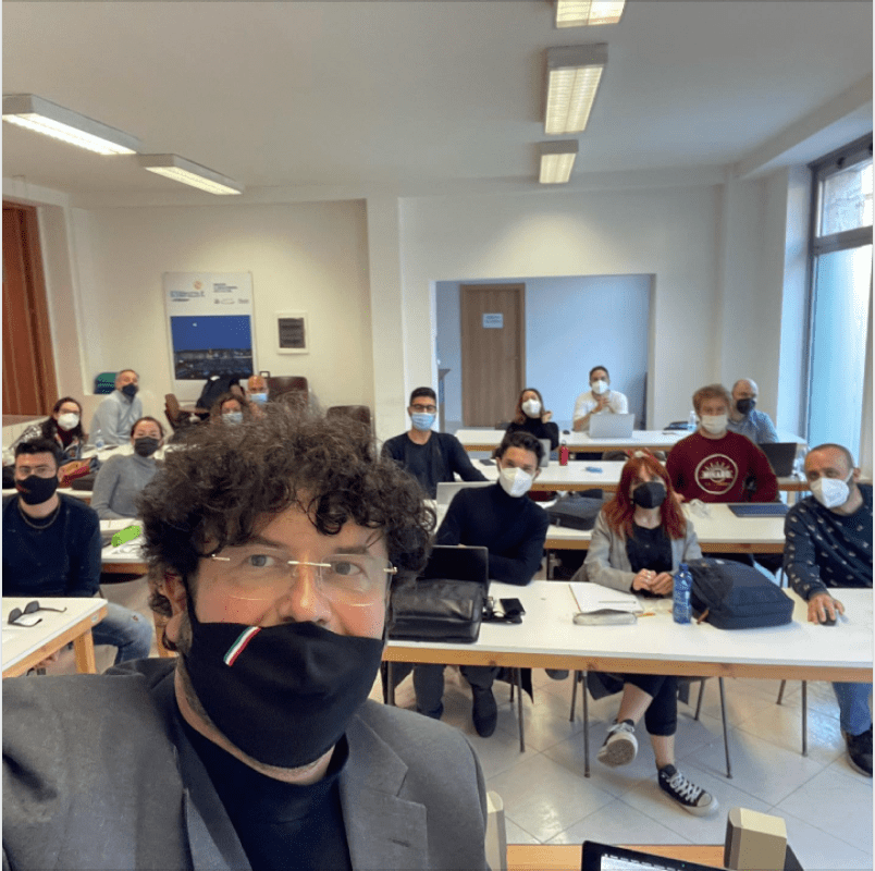 Il prof. Americo Bazzoffia docente di Video Content Marketing a Pescara nel Executive Master in web marketing organizzato da Udanet e dall’Università di Chieti e Pescara.